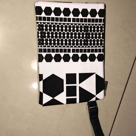 Bebe purse basically brand new - Picture 4 of 4